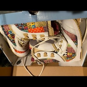 Like new Burton women’s snowboarding boots 6.5